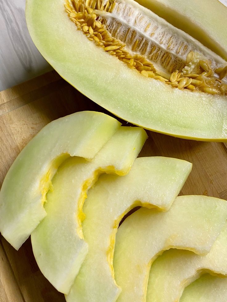 गर्मियों में खरबूजे (Melon seeds) के बीज खाने से शरीर पर पड़ेगा ऐसा असर, जानें यहां