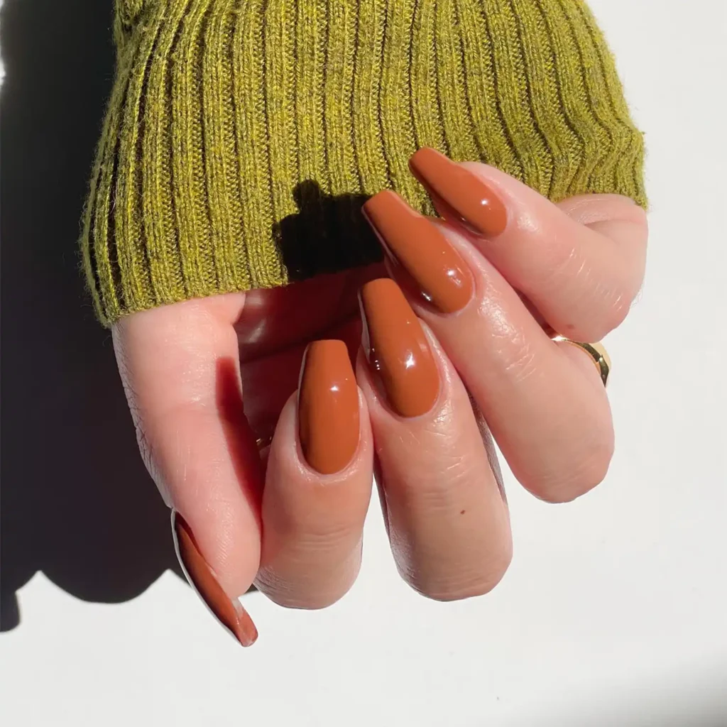 Popular Fall Nail Colors 2025–2026 You’ll Be Obsessed With 23 Caramel Latte Coffin Manicure