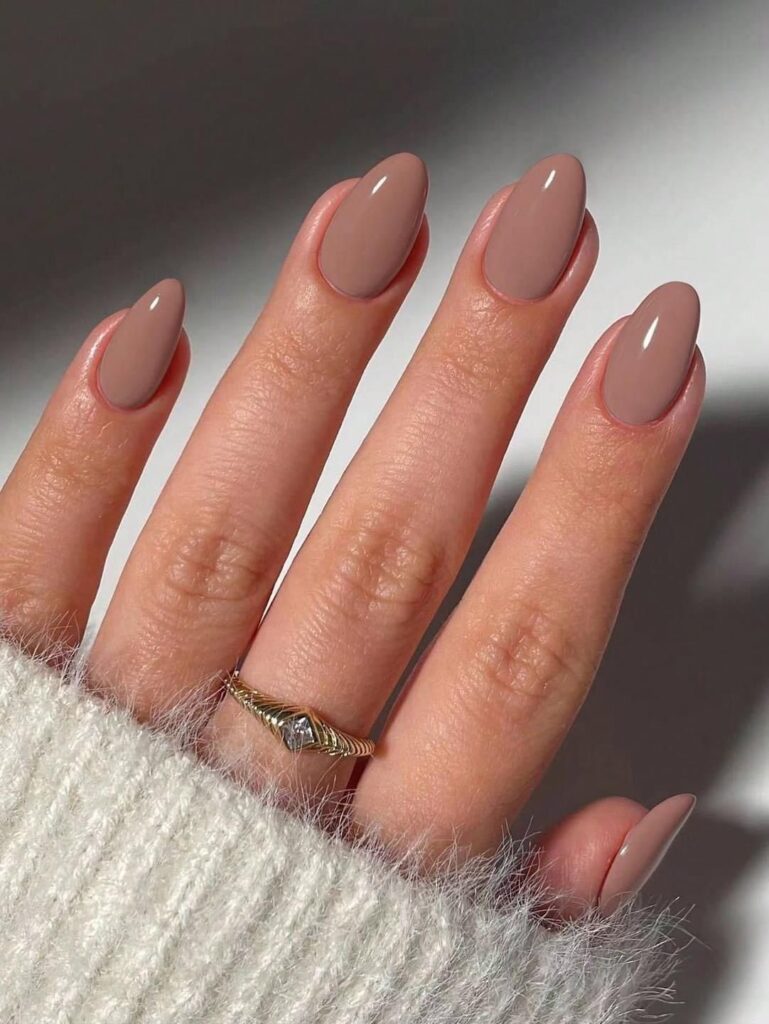 Popular Fall Nail Colors 2025–2026 You’ll Be Obsessed With 16 Dusty Rose Latte Nails