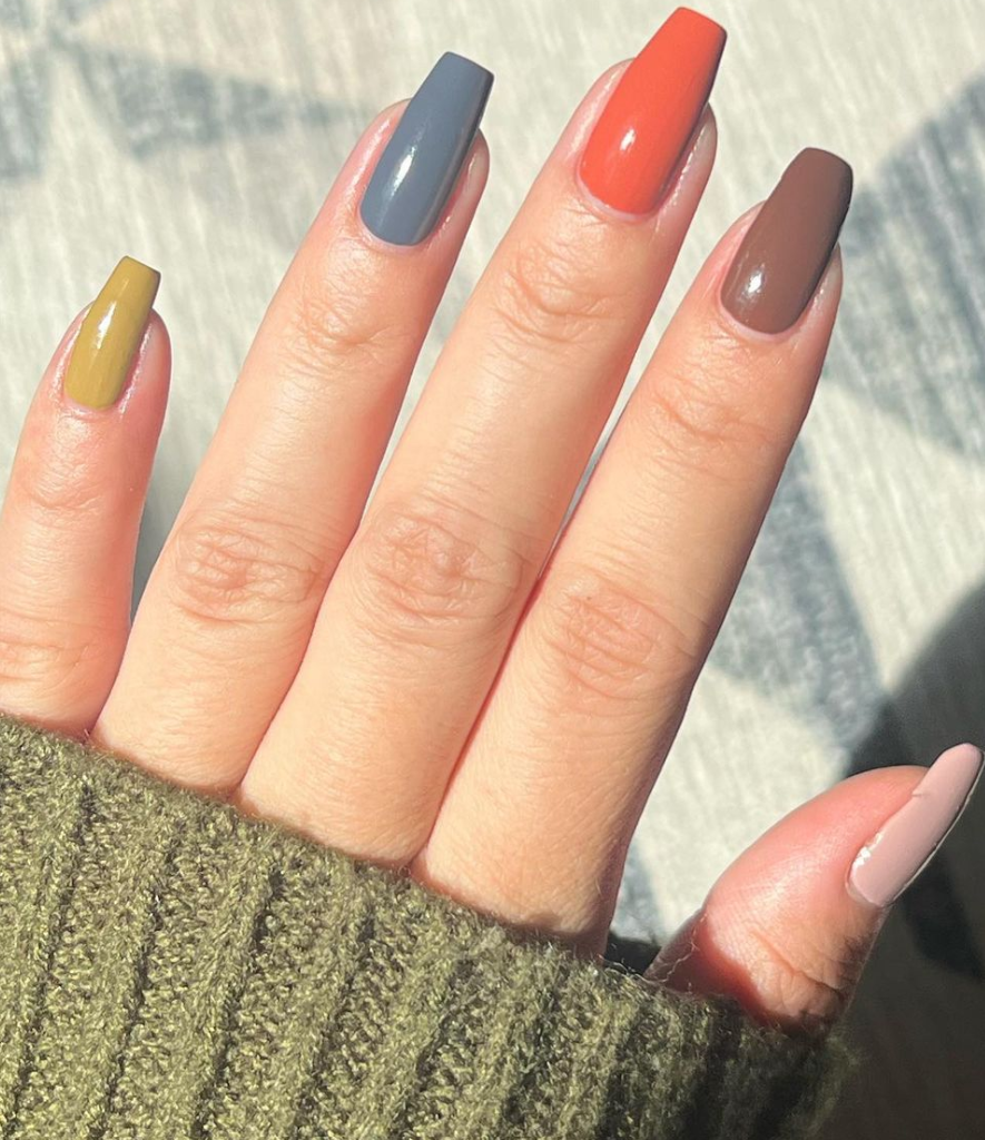Popular Fall Nail Colors 2025–2026 You’ll Be Obsessed With 21 Fall Multicolor Square Nails