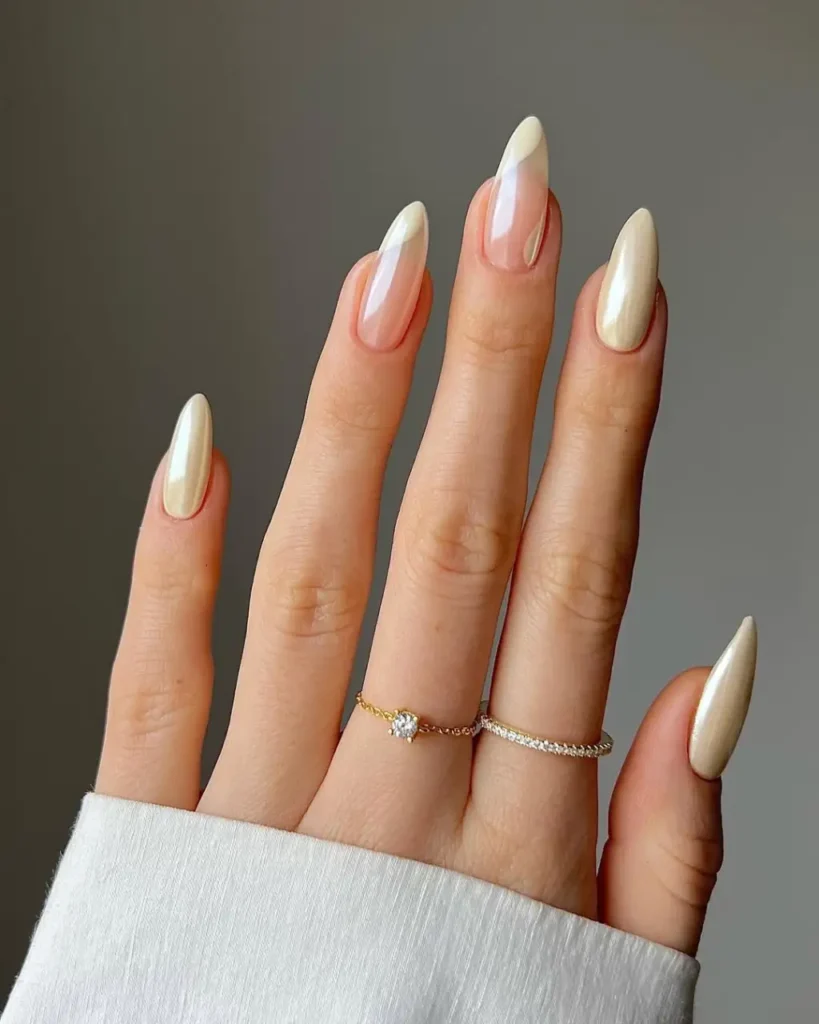 Popular Fall Nail Colors 2025–2026 You’ll Be Obsessed With 9 Silken Vanilla Stiletto Shine