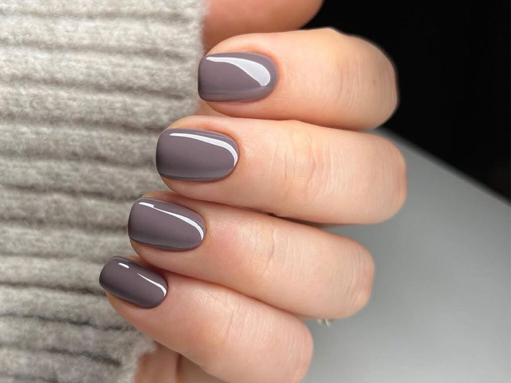 Popular Fall Nail Colors 2025–2026 You’ll Be Obsessed With 26 Smoky Taupe Nails