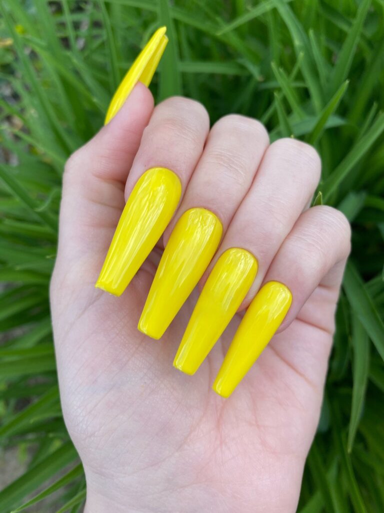 25 Summer Nail Designs 2025: Bright, Cute & Colorful Inspo 19 Sunny Yellow Matte