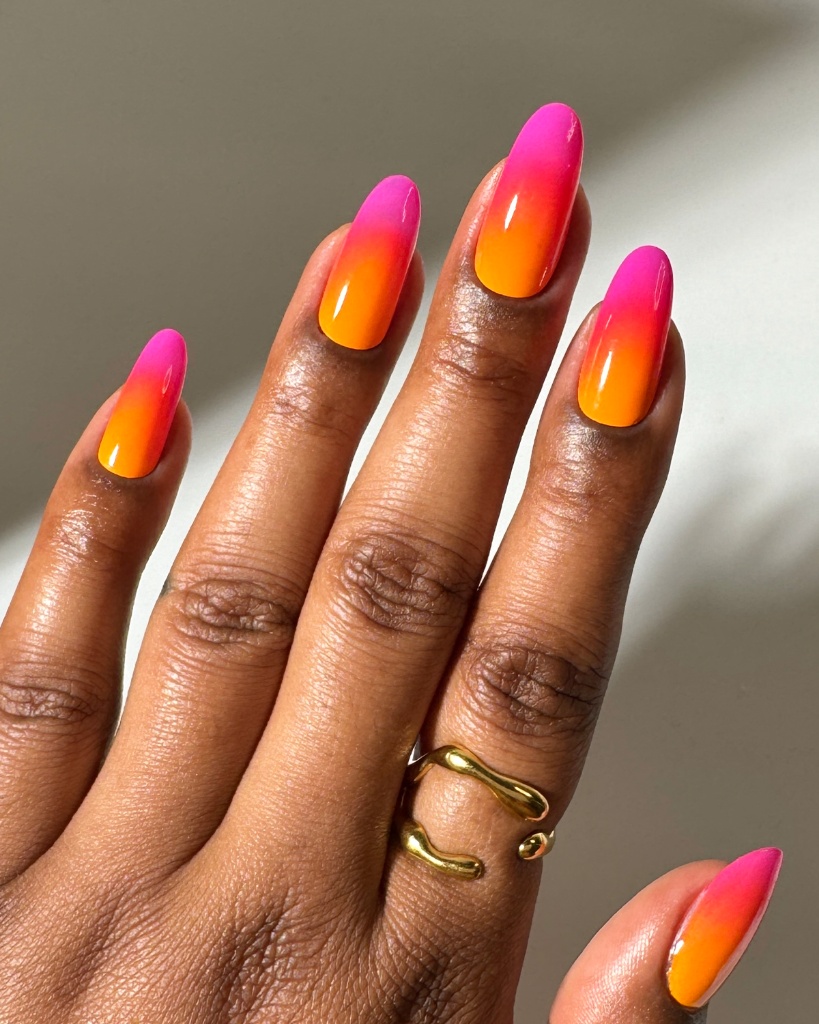 25 Summer Nail Designs 2025: Bright, Cute & Colorful Inspo 7 Sunset Ombre Nail